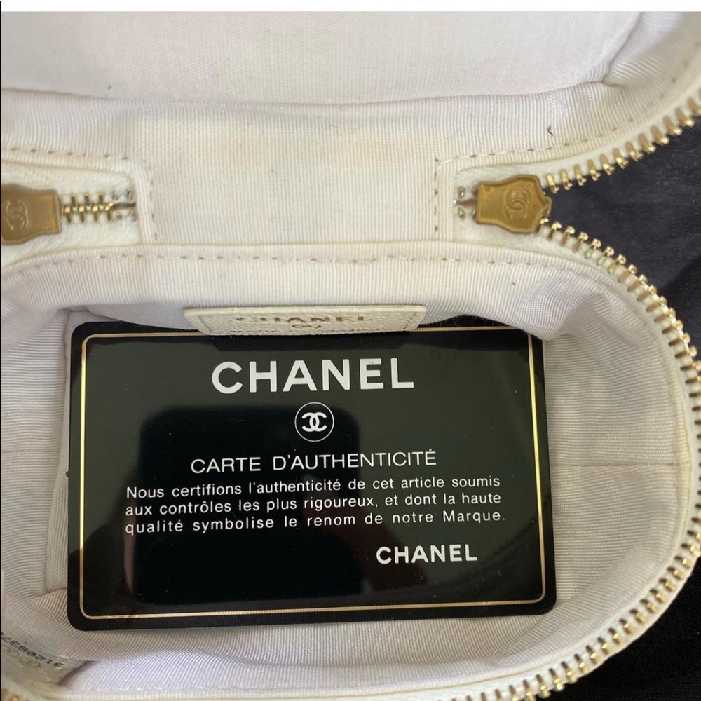Chanel mini vanity with top handle - Picture 6 of 7